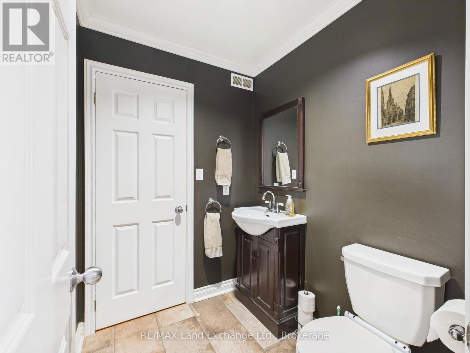 4 EASTWOOD CRESCENT Image 15