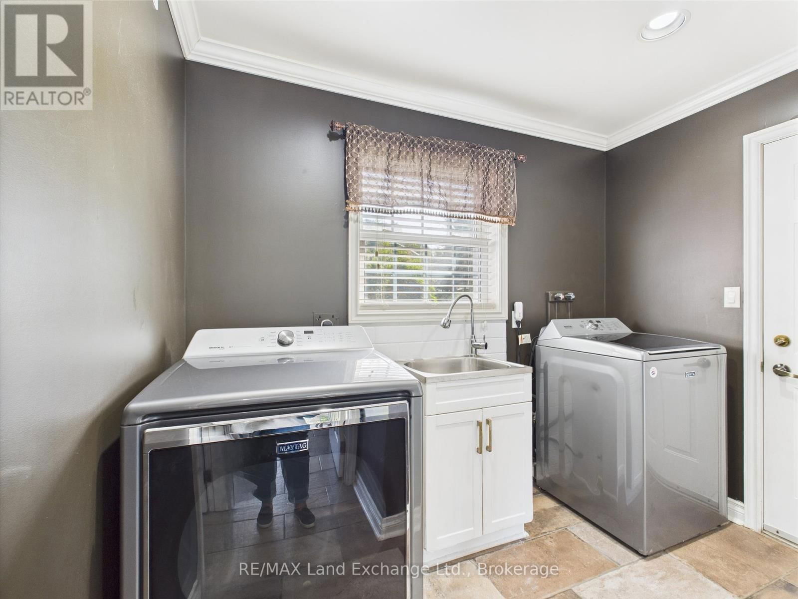 4 EASTWOOD CRESCENT Image 16