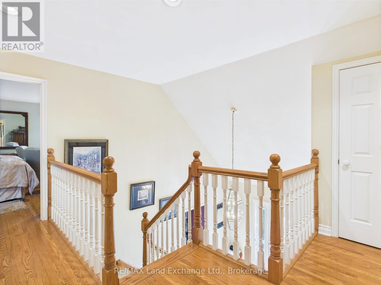 4 EASTWOOD CRESCENT Image 17
