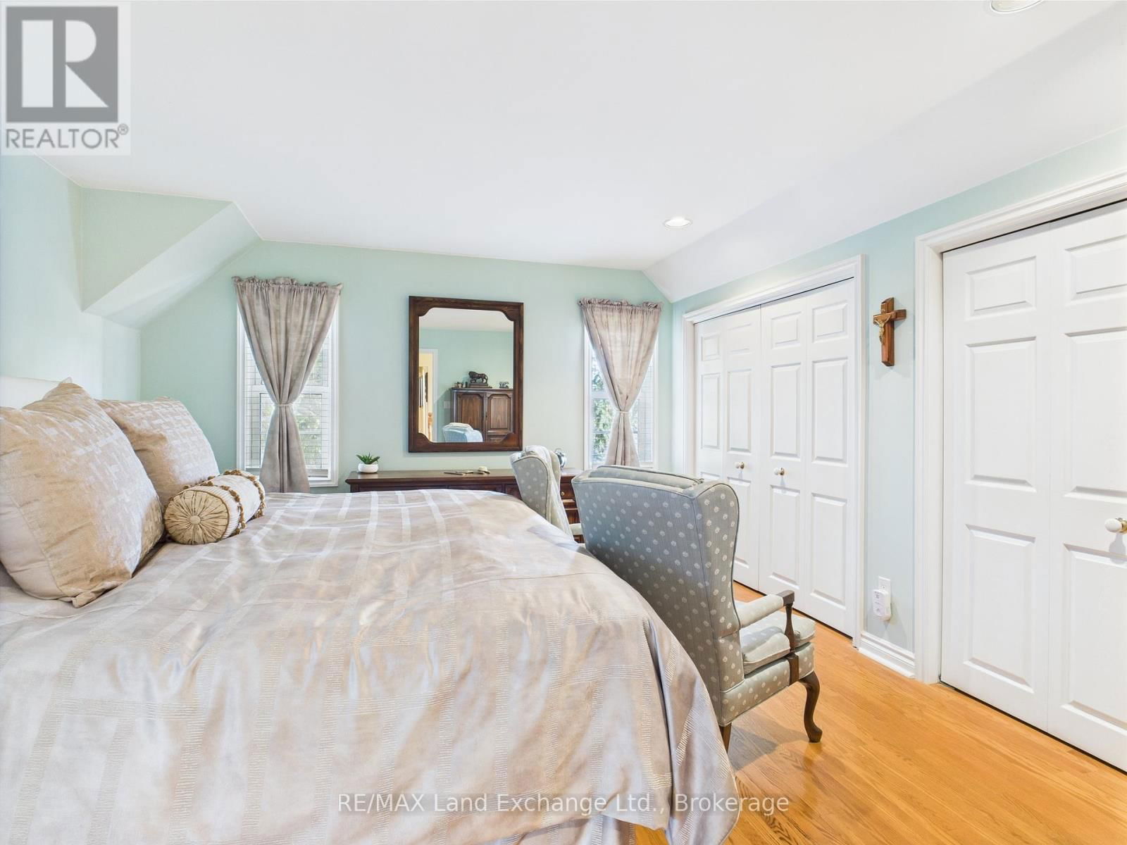 4 EASTWOOD CRESCENT Image 18