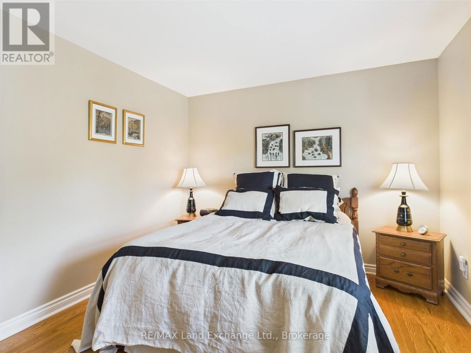 4 EASTWOOD CRESCENT Image 23