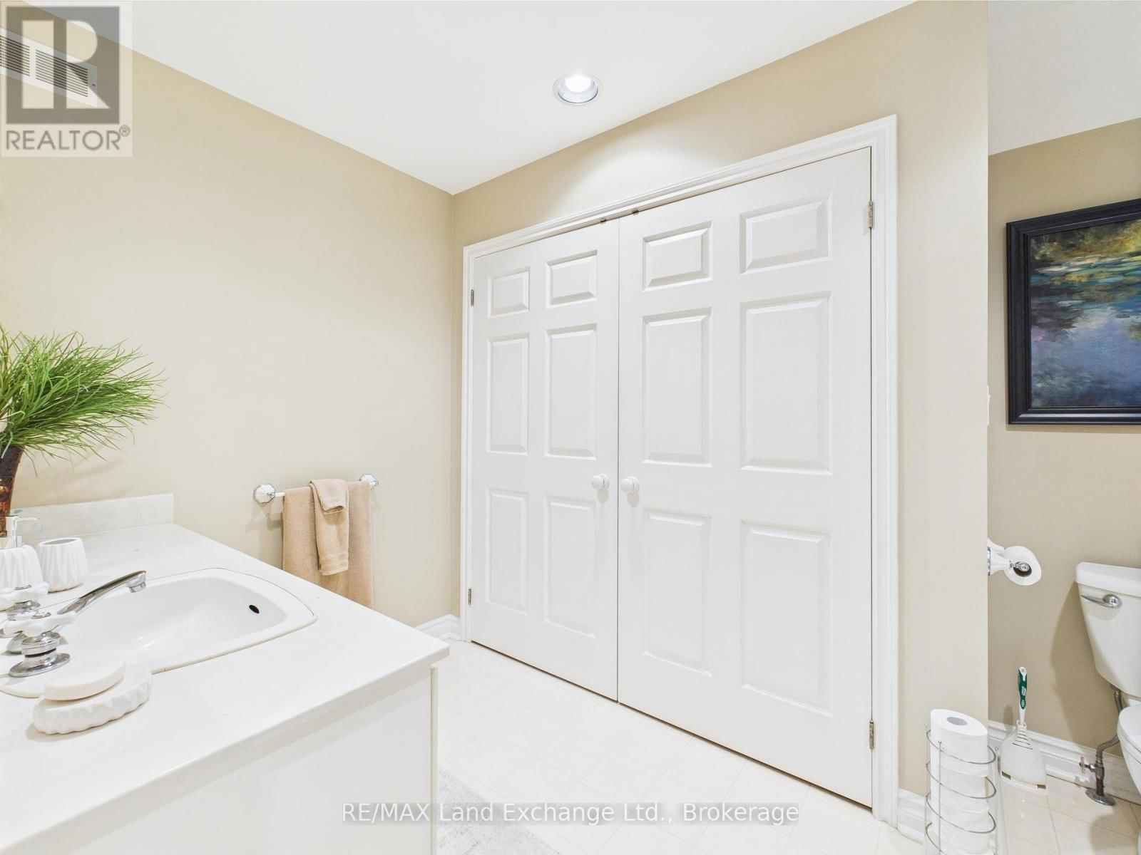 4 EASTWOOD CRESCENT Image 24