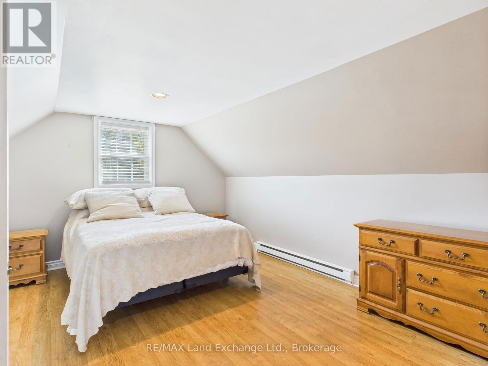 4 EASTWOOD CRESCENT Image 25