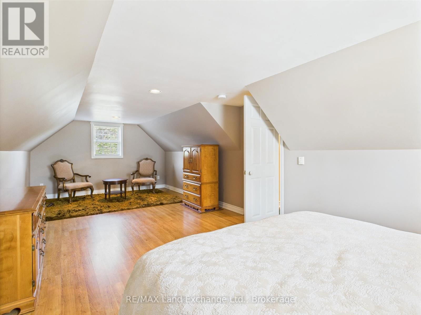 4 EASTWOOD CRESCENT Image 26