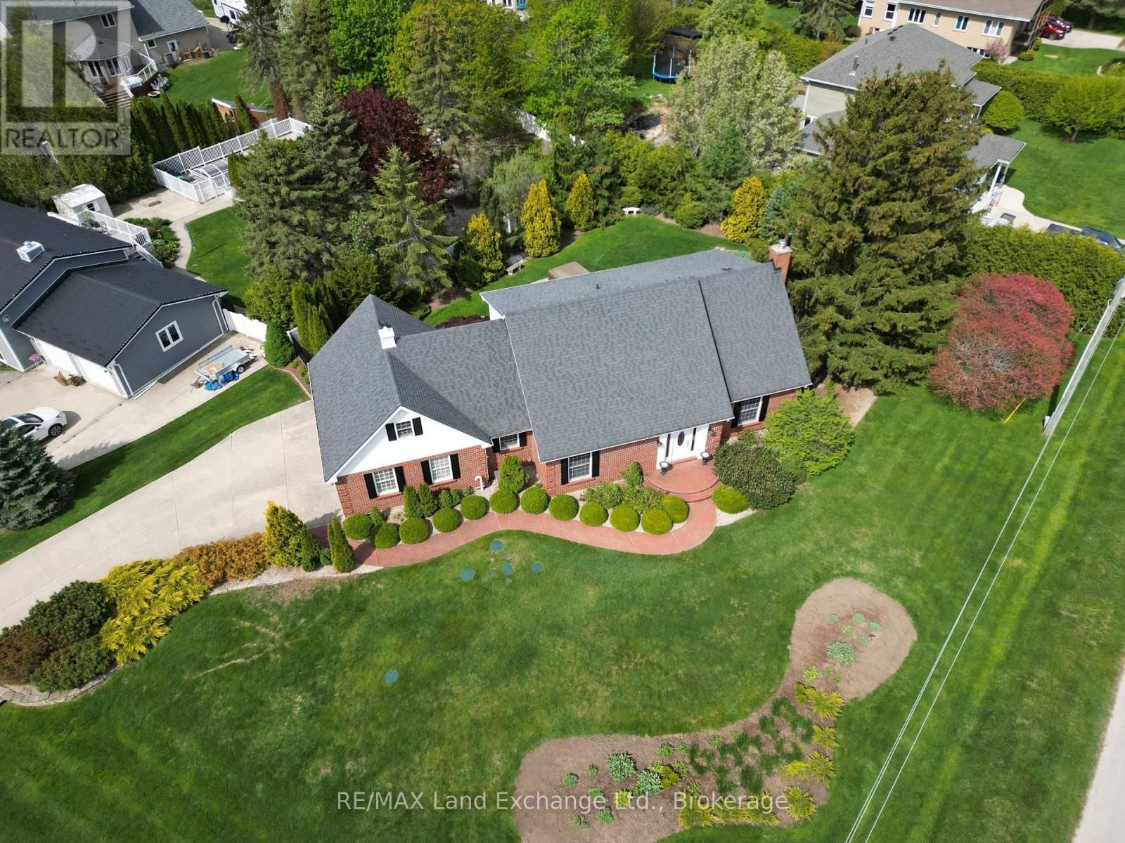 4 EASTWOOD CRESCENT Image 32