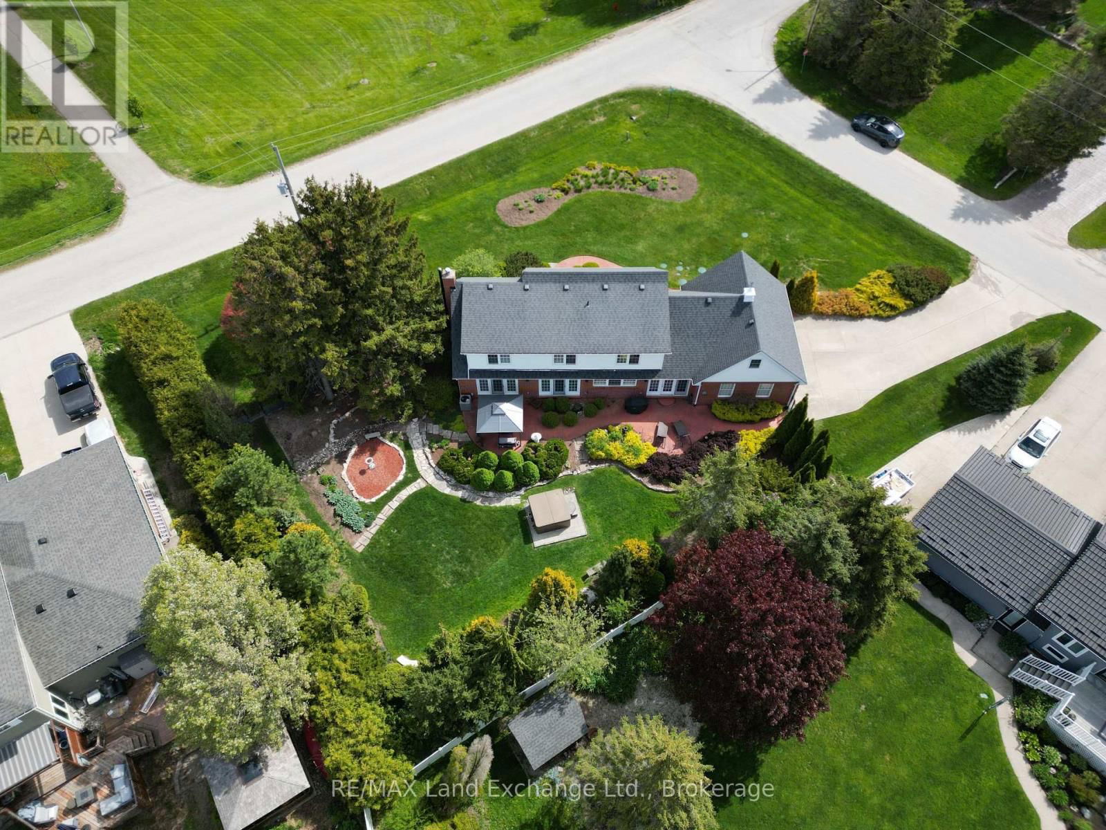 4 EASTWOOD CRESCENT Image 34