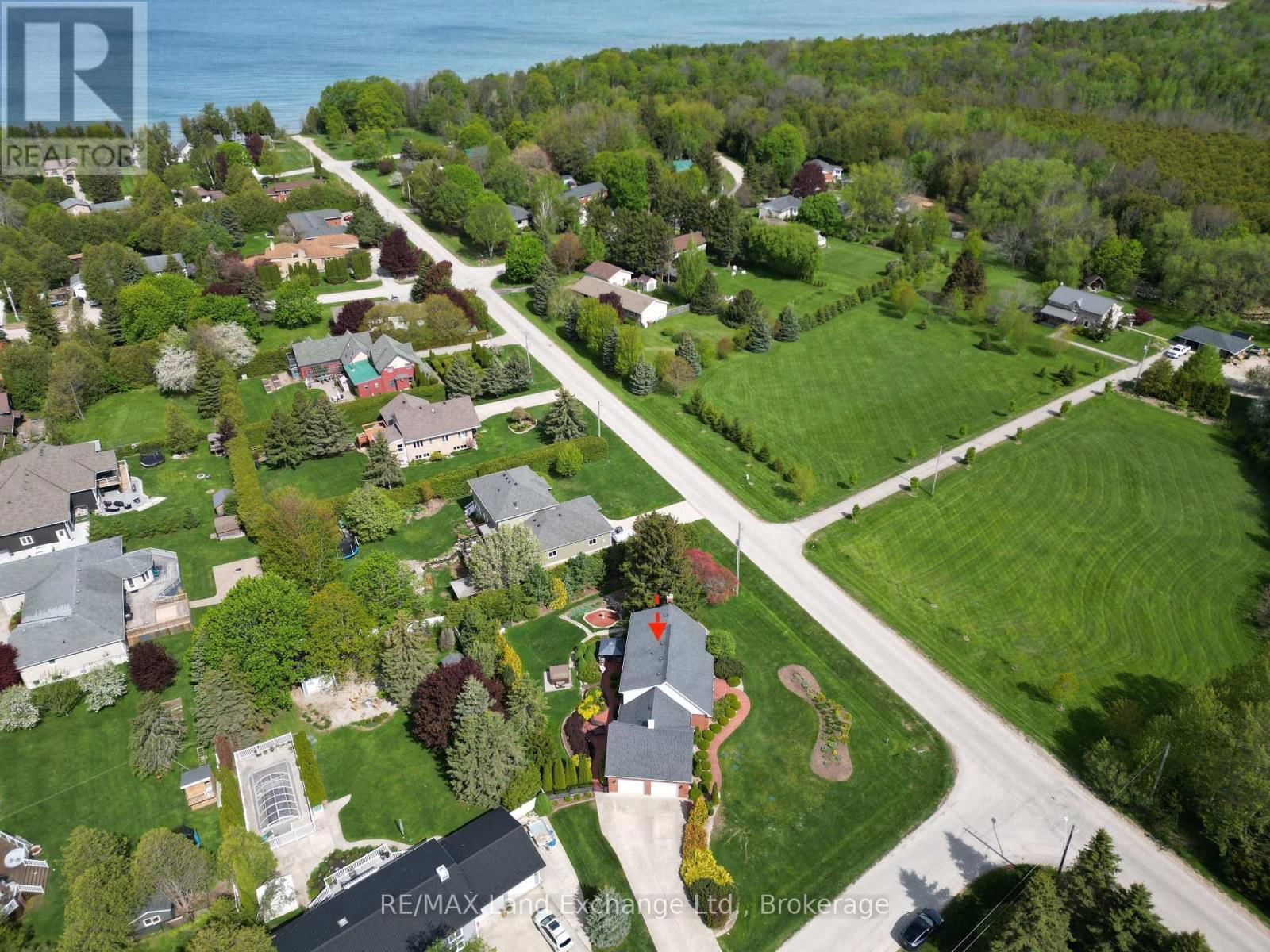 4 EASTWOOD CRESCENT Image 35