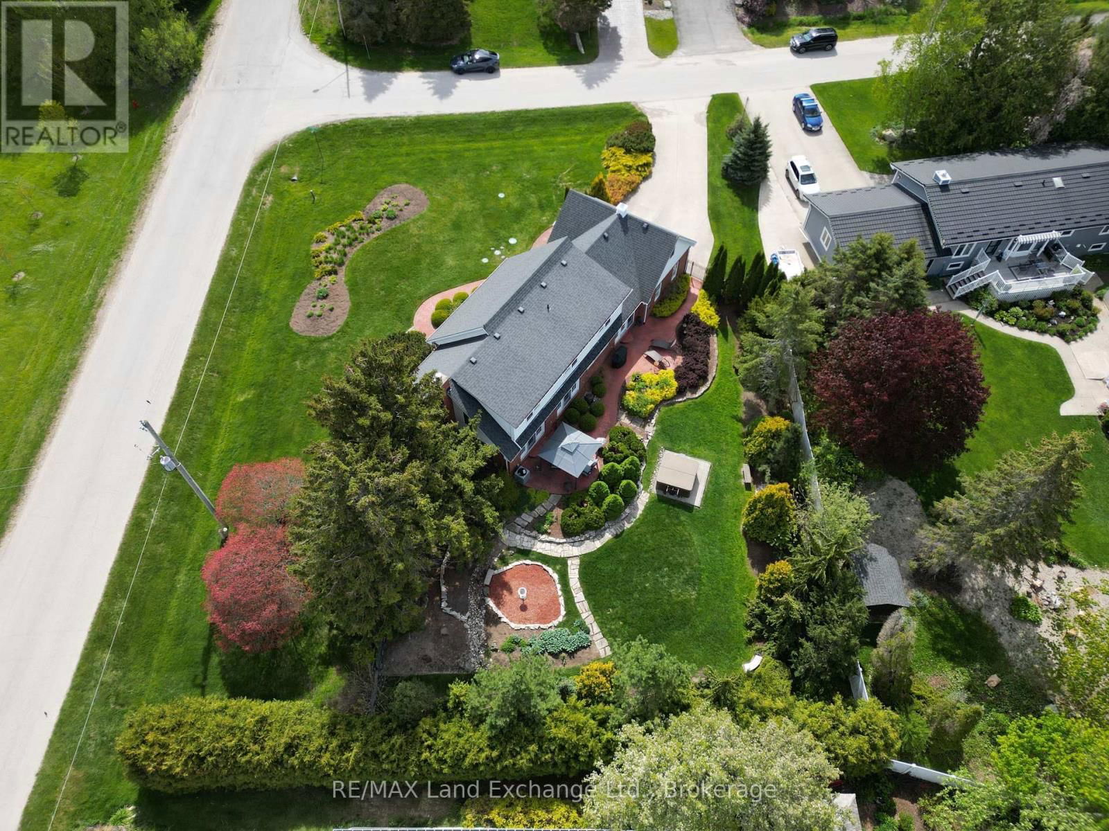4 EASTWOOD CRESCENT Image 36