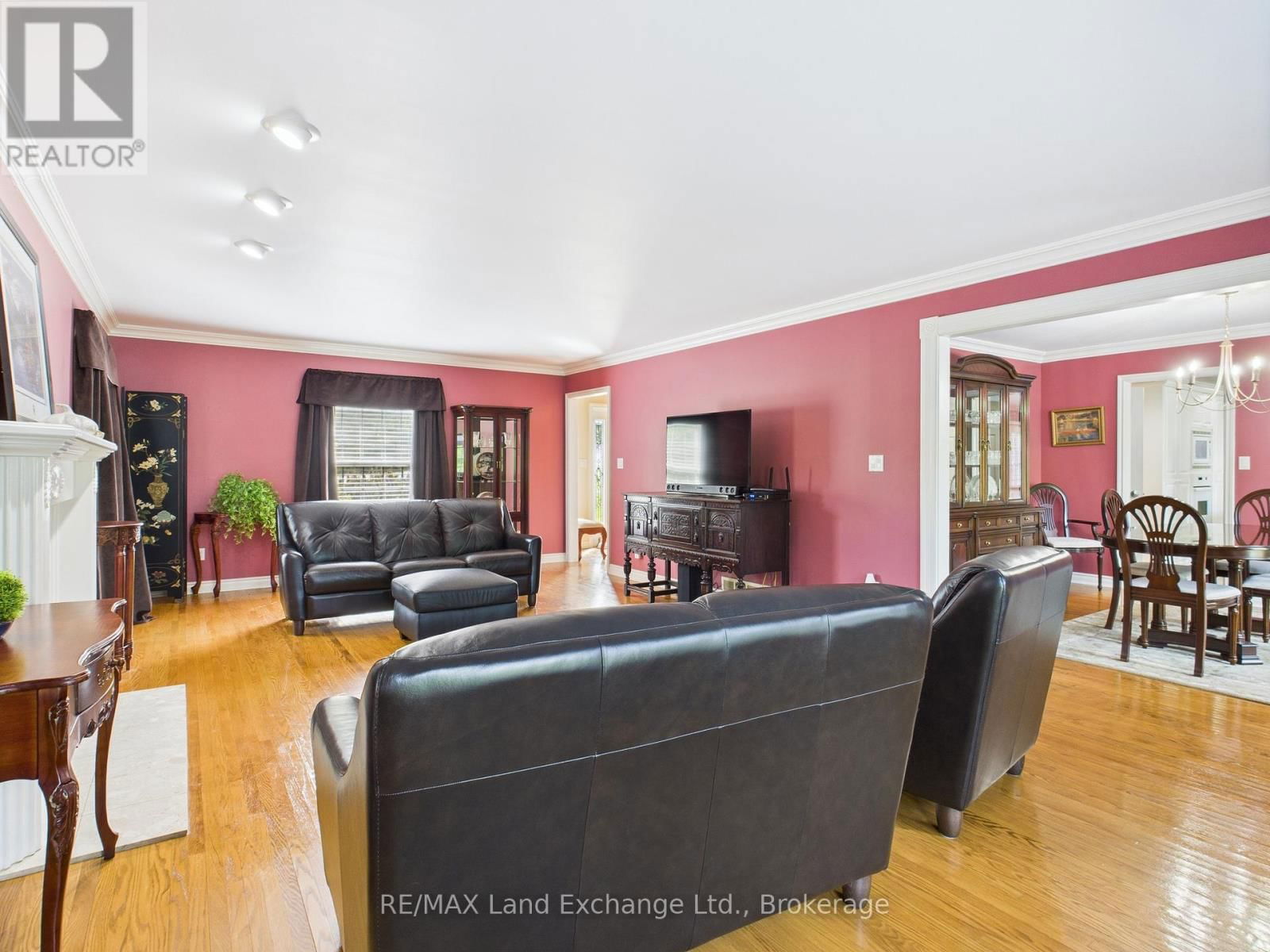 4 EASTWOOD CRESCENT Image 8