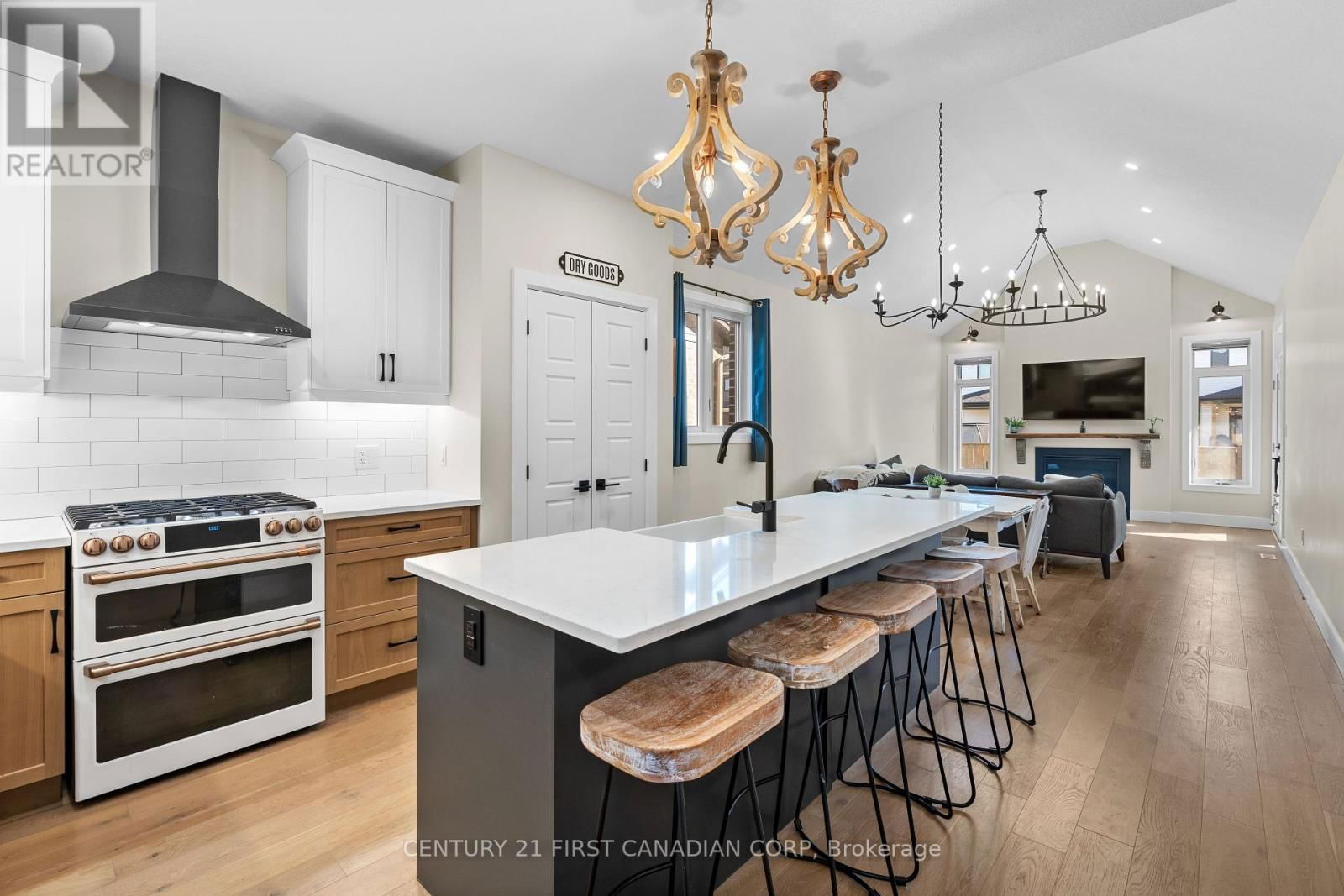128 SCOTTS DRIVE Image 17
