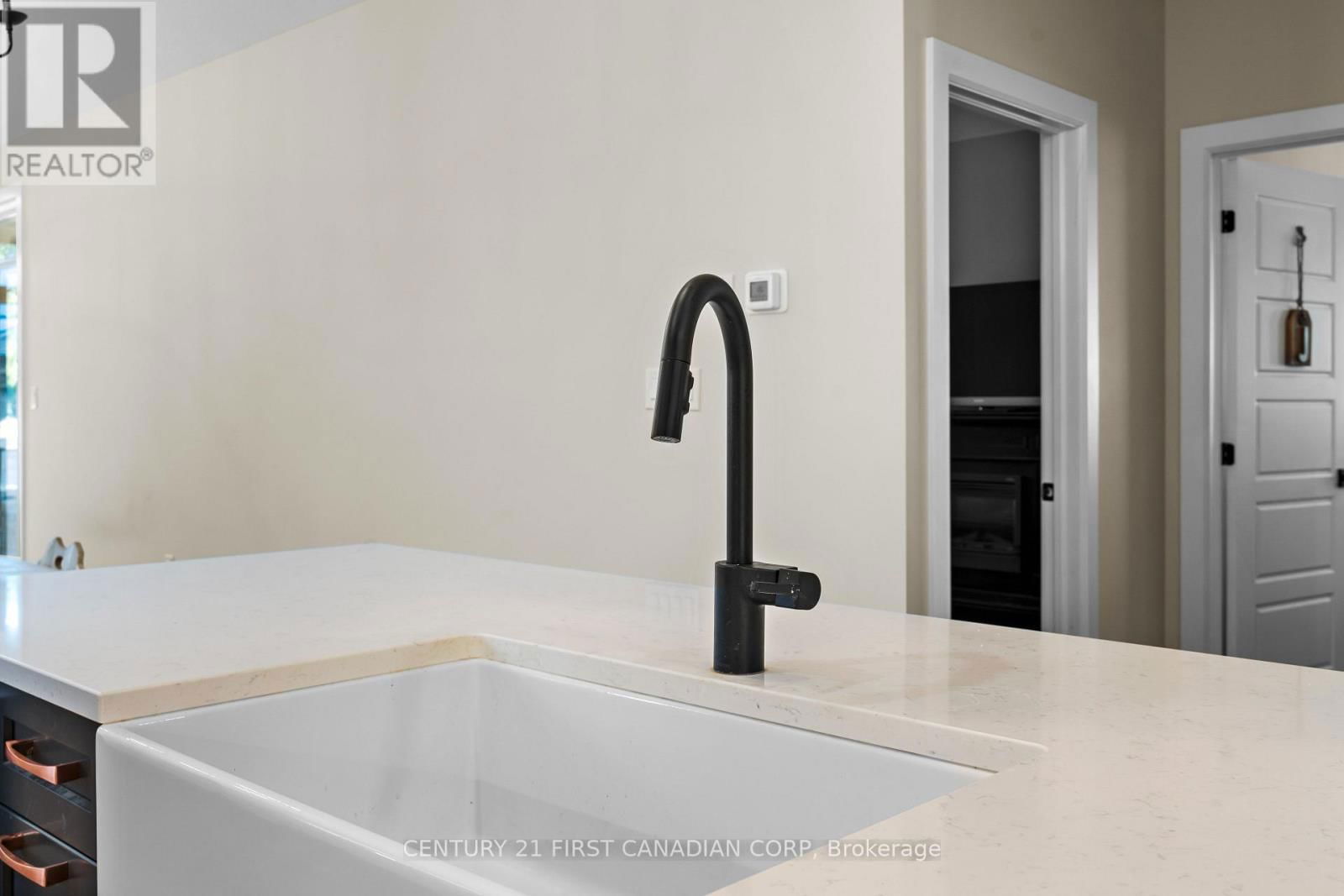 128 SCOTTS DRIVE Image 21