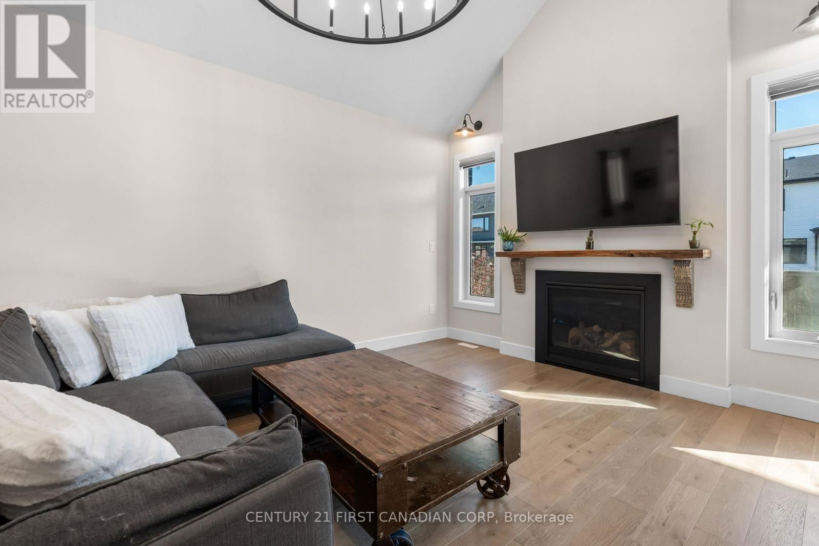 128 SCOTTS DRIVE Image 24