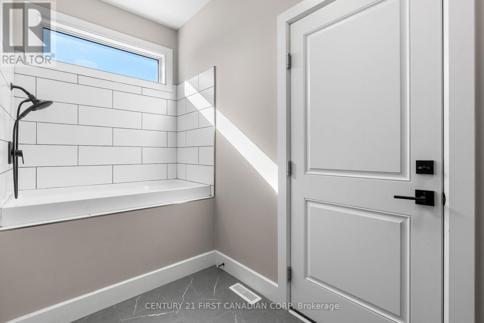 128 SCOTTS DRIVE Image 28