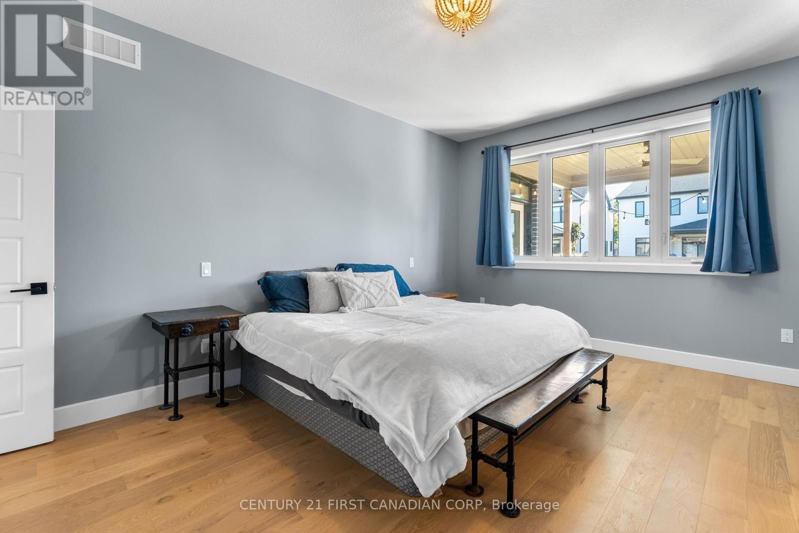 128 SCOTTS DRIVE Image 29