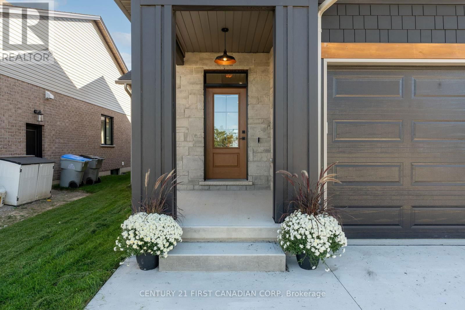 128 SCOTTS DRIVE Image 3