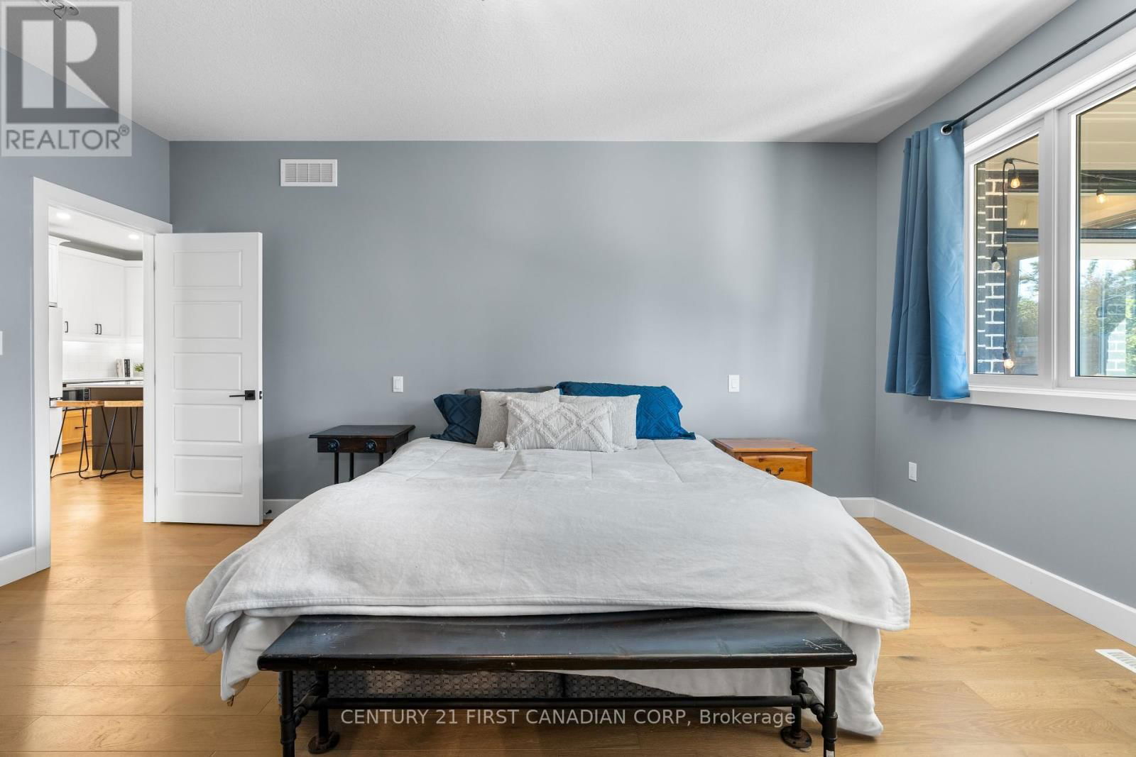 128 SCOTTS DRIVE Image 31