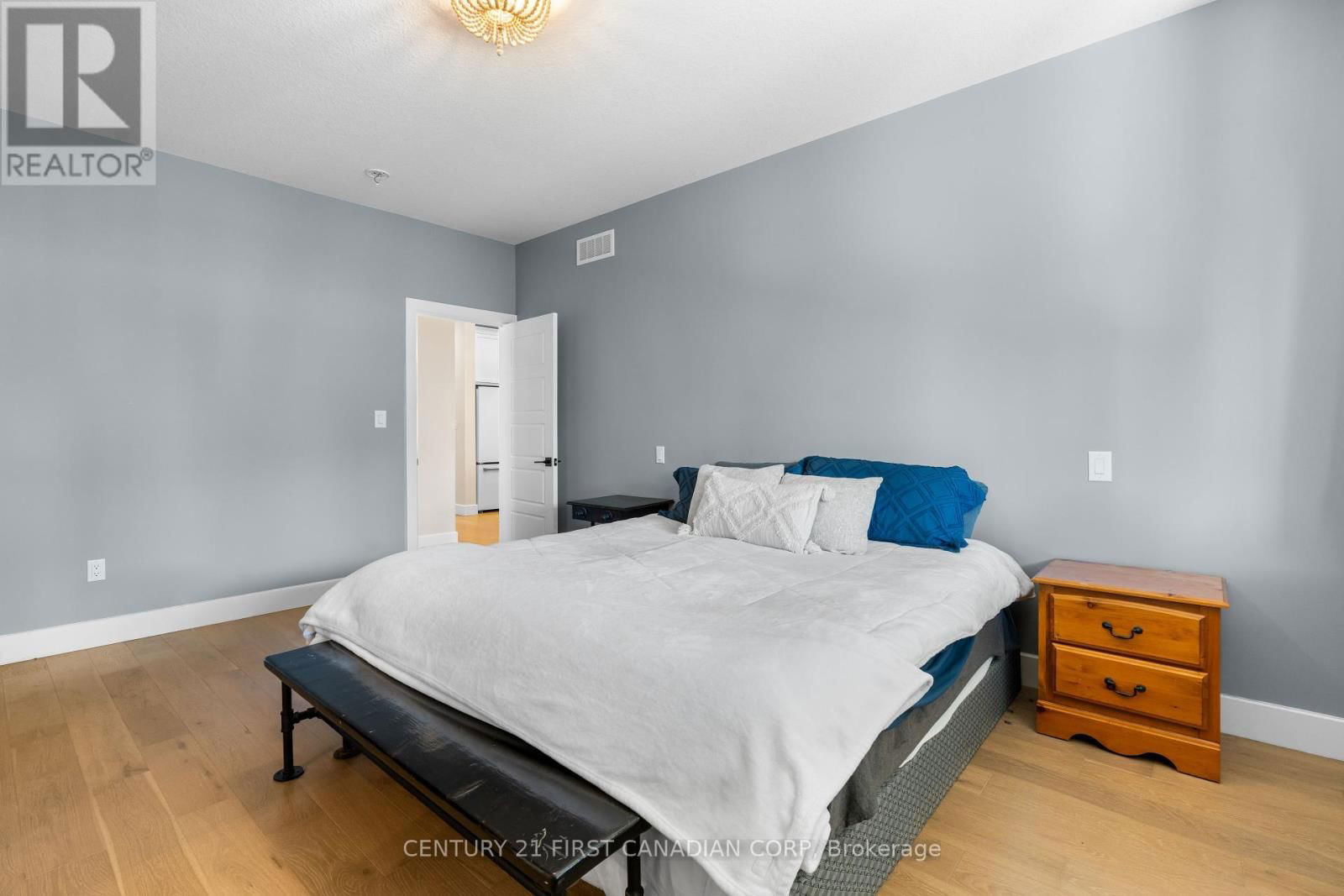 128 SCOTTS DRIVE Image 32