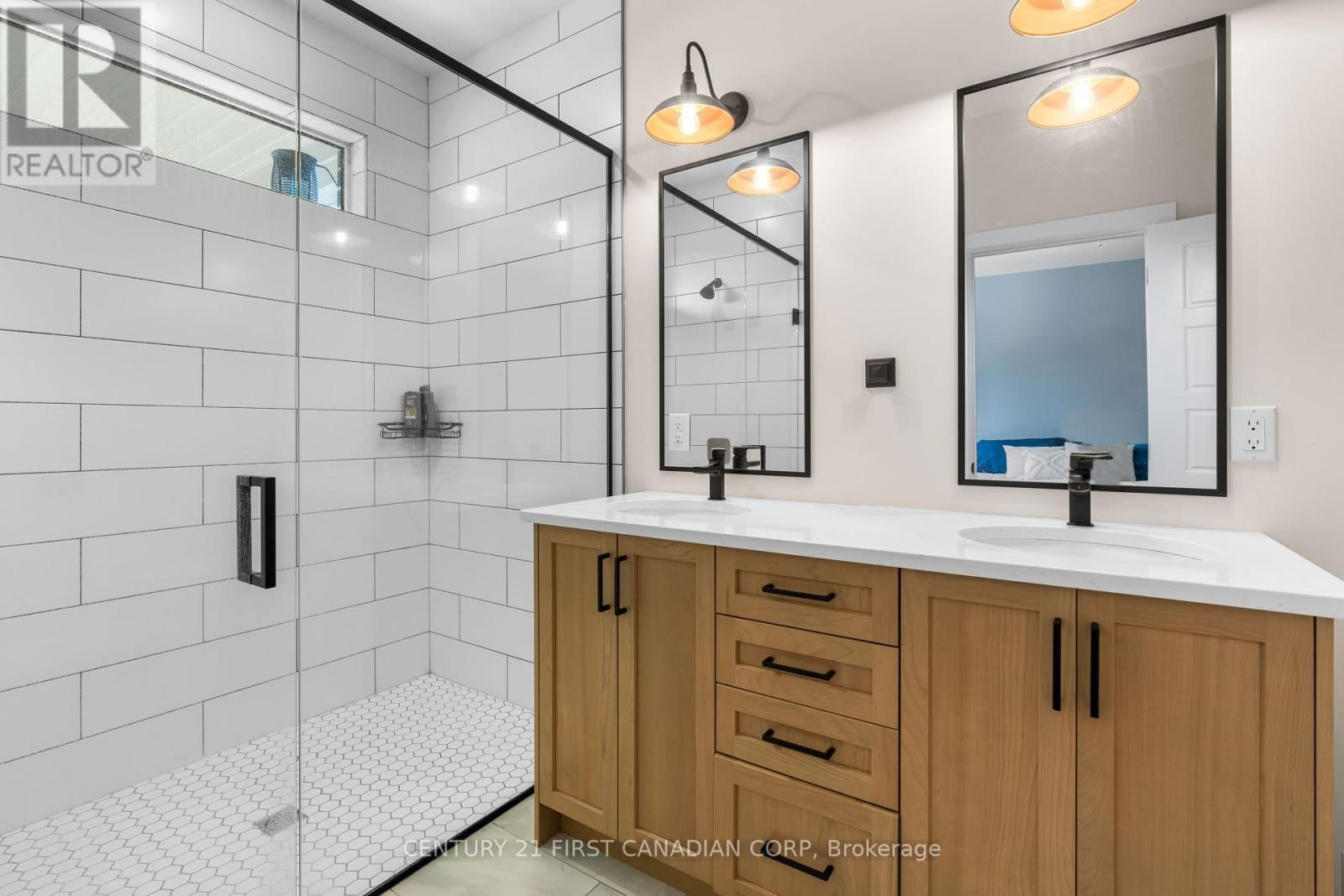 128 SCOTTS DRIVE Image 33