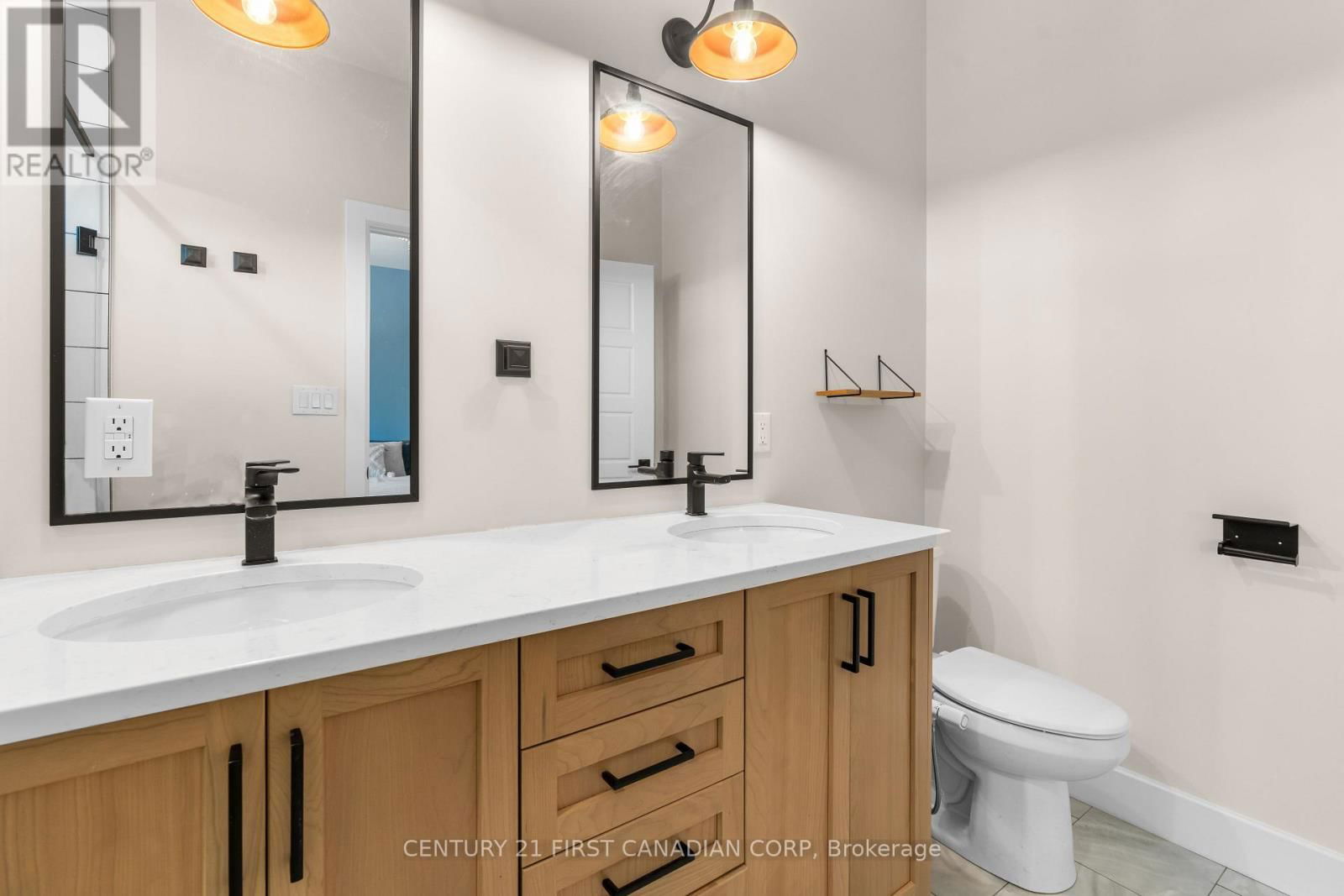 128 SCOTTS DRIVE Image 34