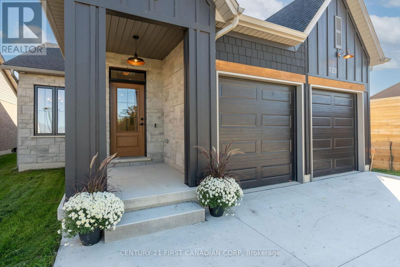 128 SCOTTS DRIVE Image 4