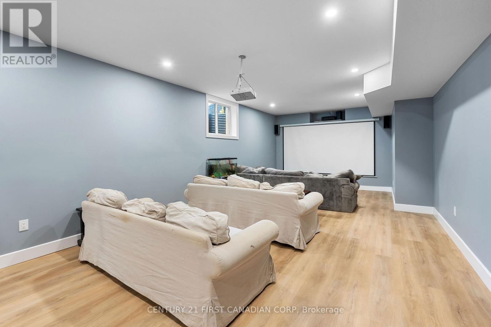 128 SCOTTS DRIVE Image 40