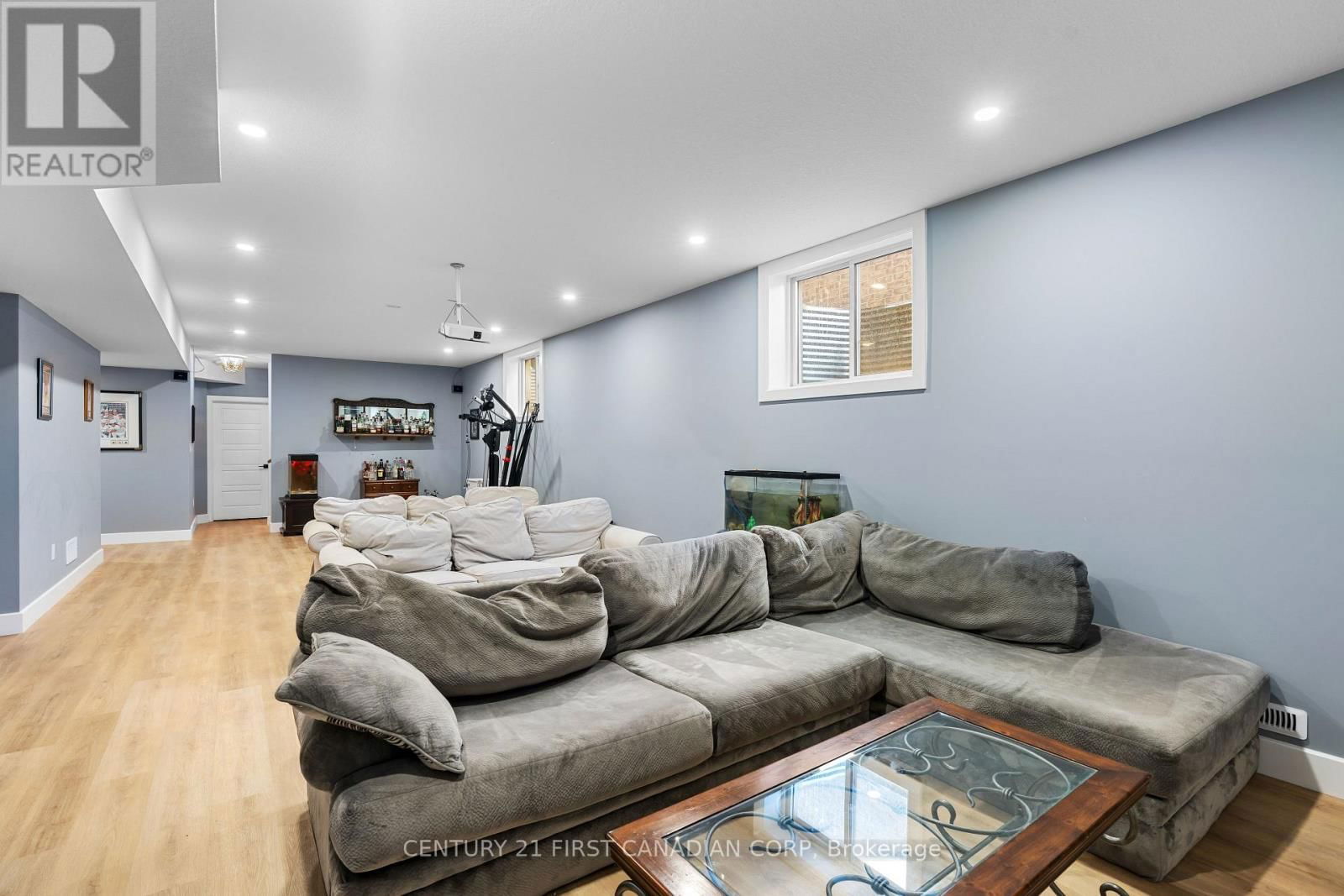 128 SCOTTS DRIVE Image 41