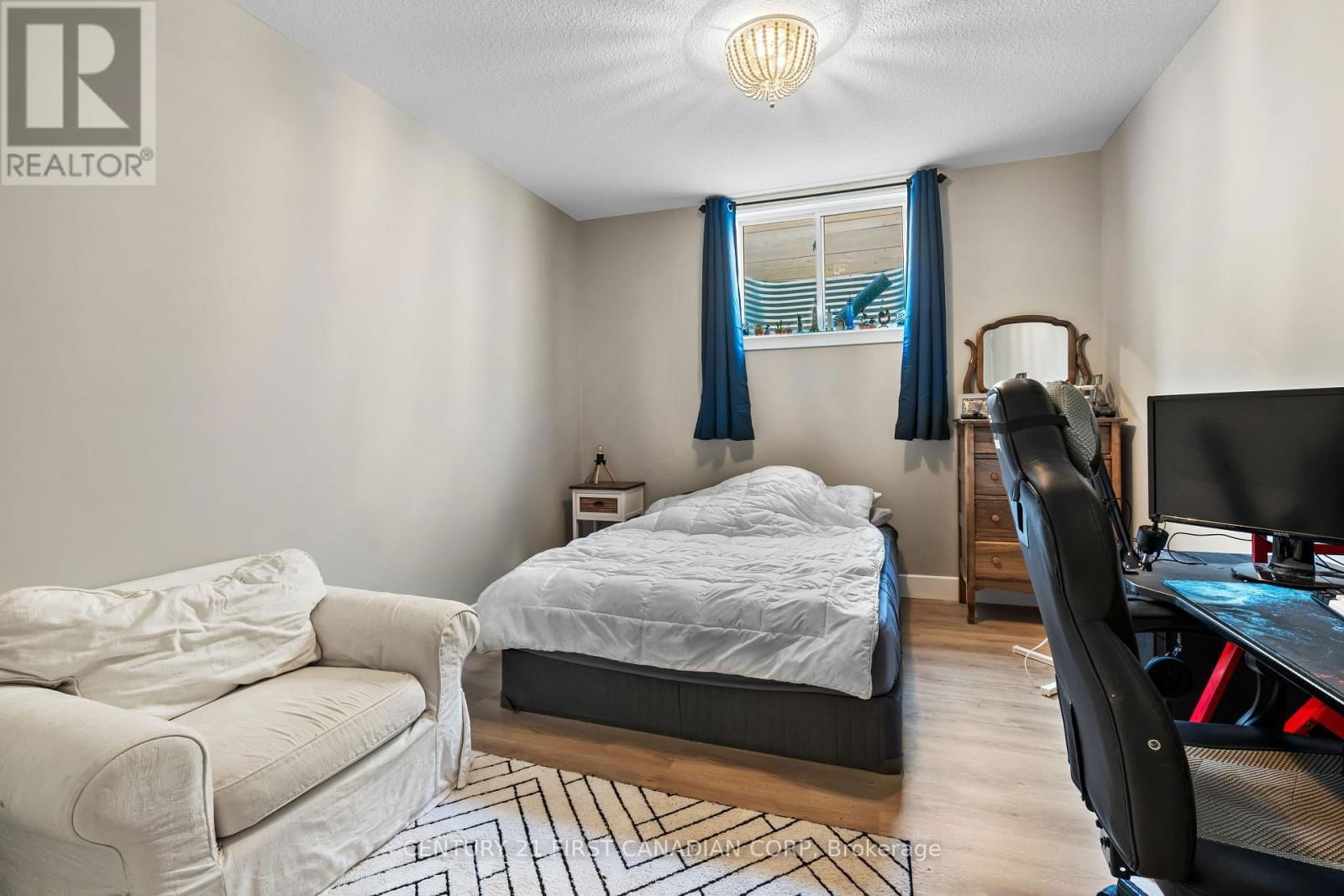 128 SCOTTS DRIVE Image 43