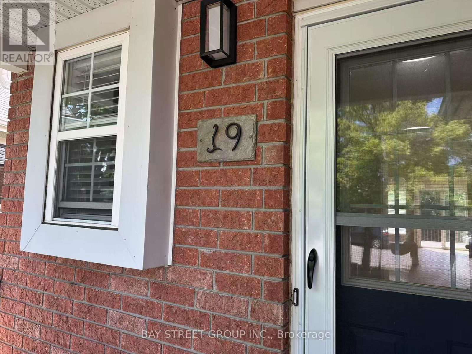 19 SILVERSMITH COURT Image 3