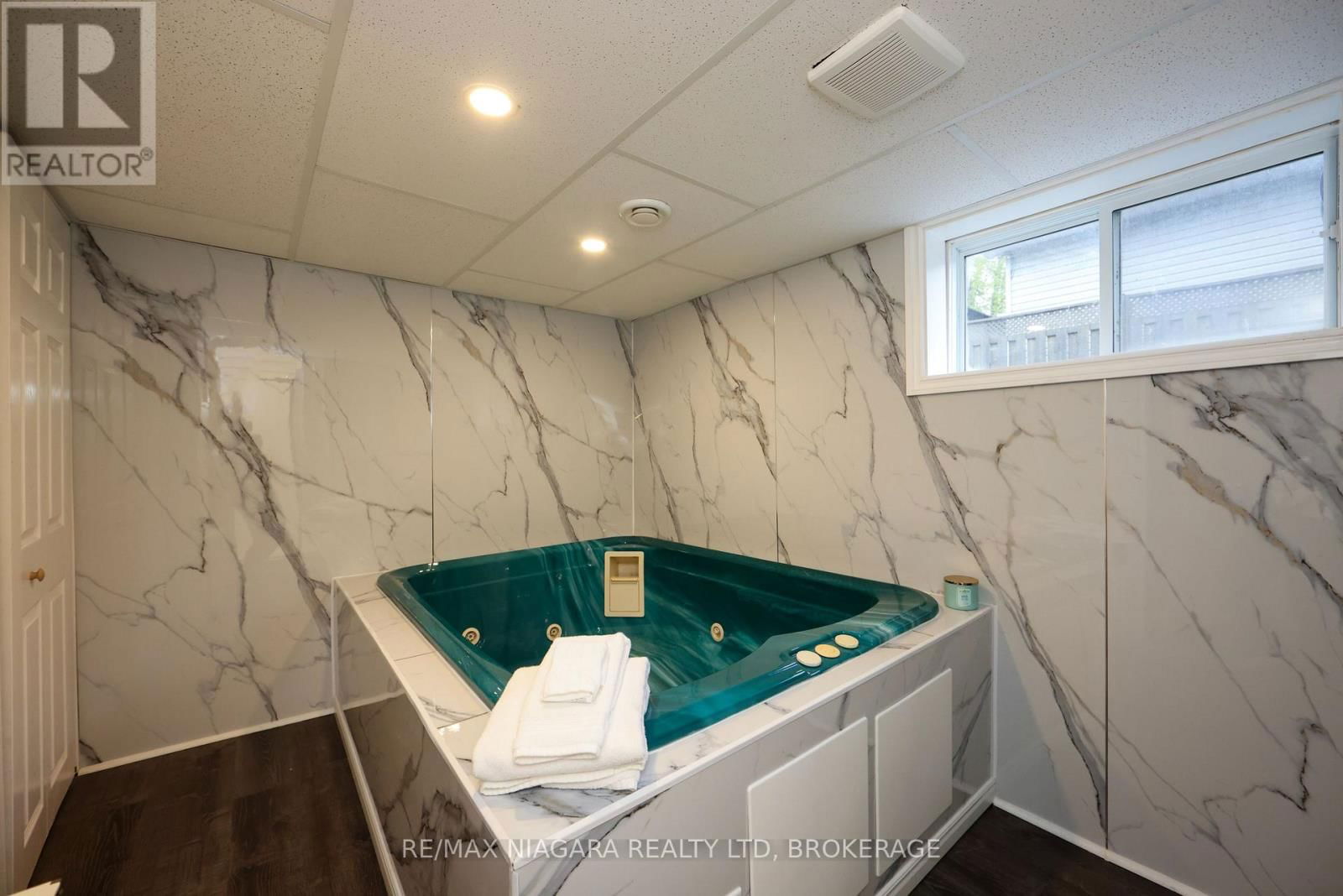 31 SPRUCE DRIVE Image 26