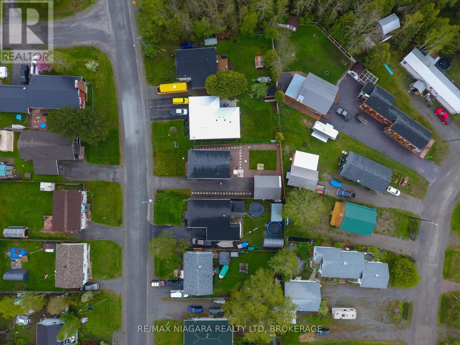 31 SPRUCE DRIVE Image 33