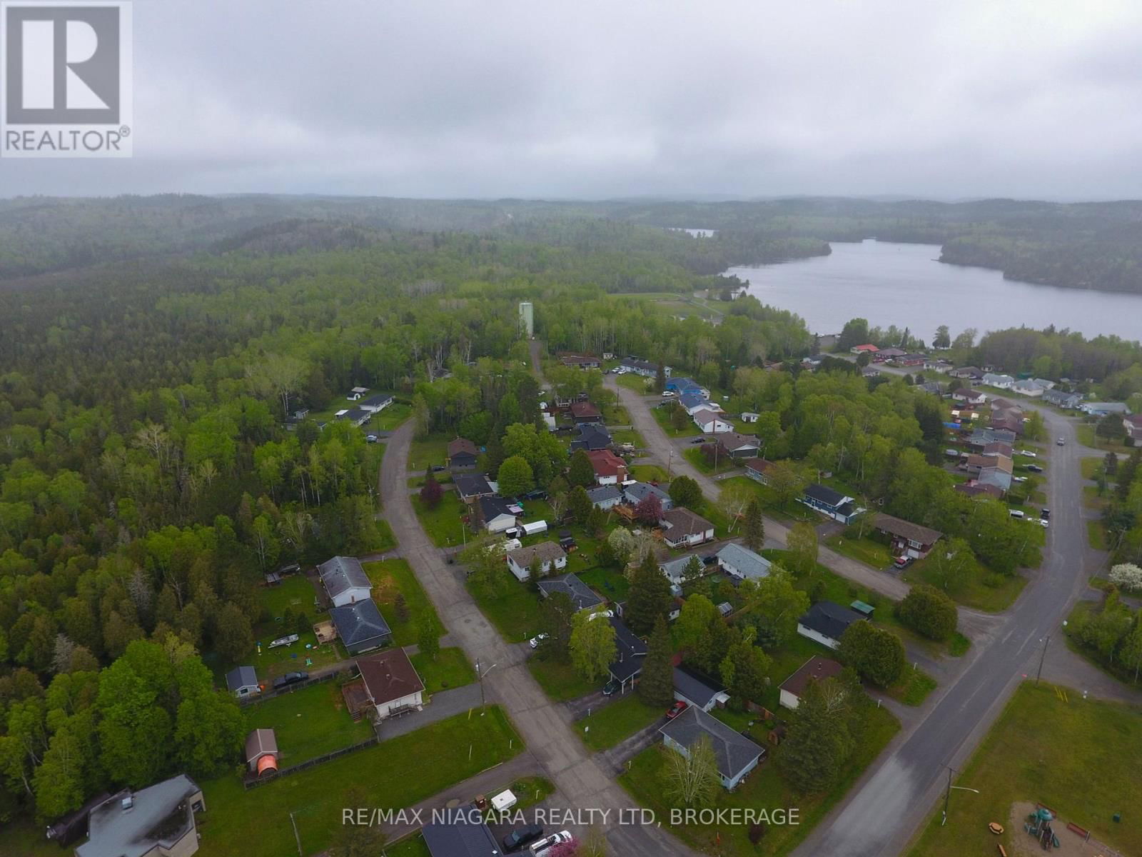 31 SPRUCE DRIVE Image 34