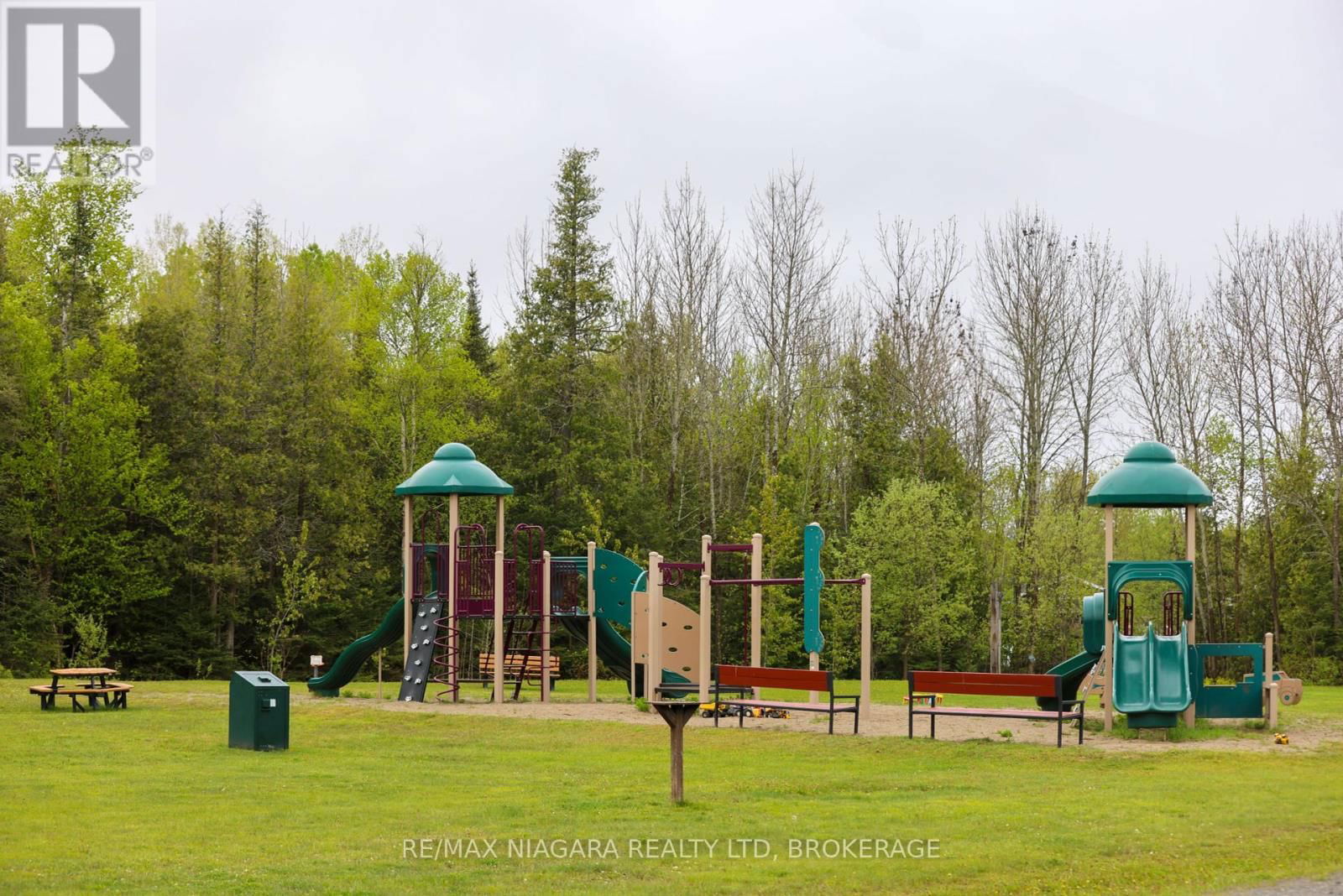 31 SPRUCE DRIVE Image 36