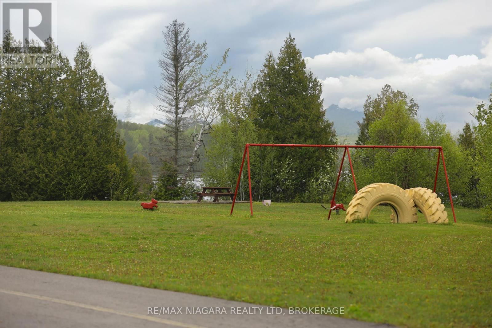 31 SPRUCE DRIVE Image 37