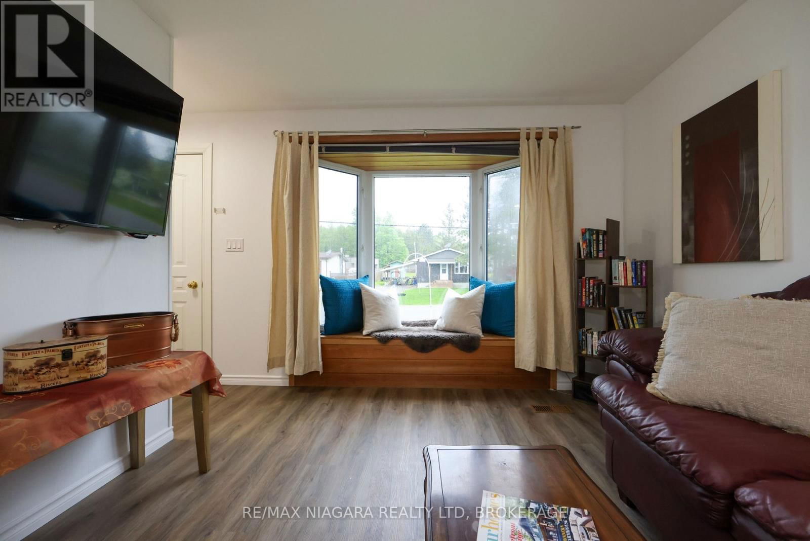 31 SPRUCE DRIVE Image 5