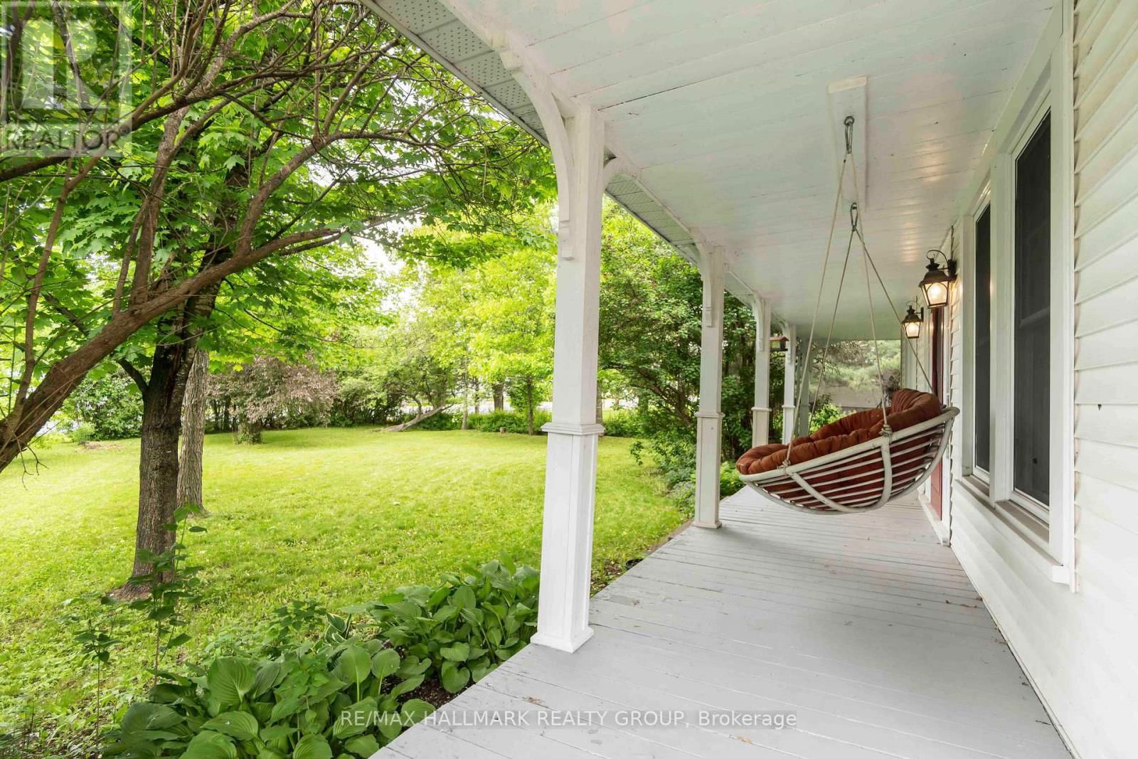 689 FRONT ROAD WEST Image 32