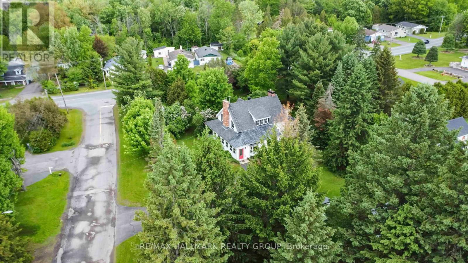 689 FRONT ROAD WEST Image 33