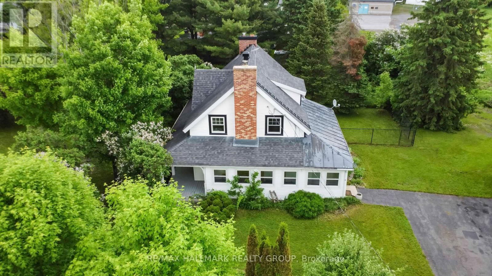689 FRONT ROAD WEST Image 34