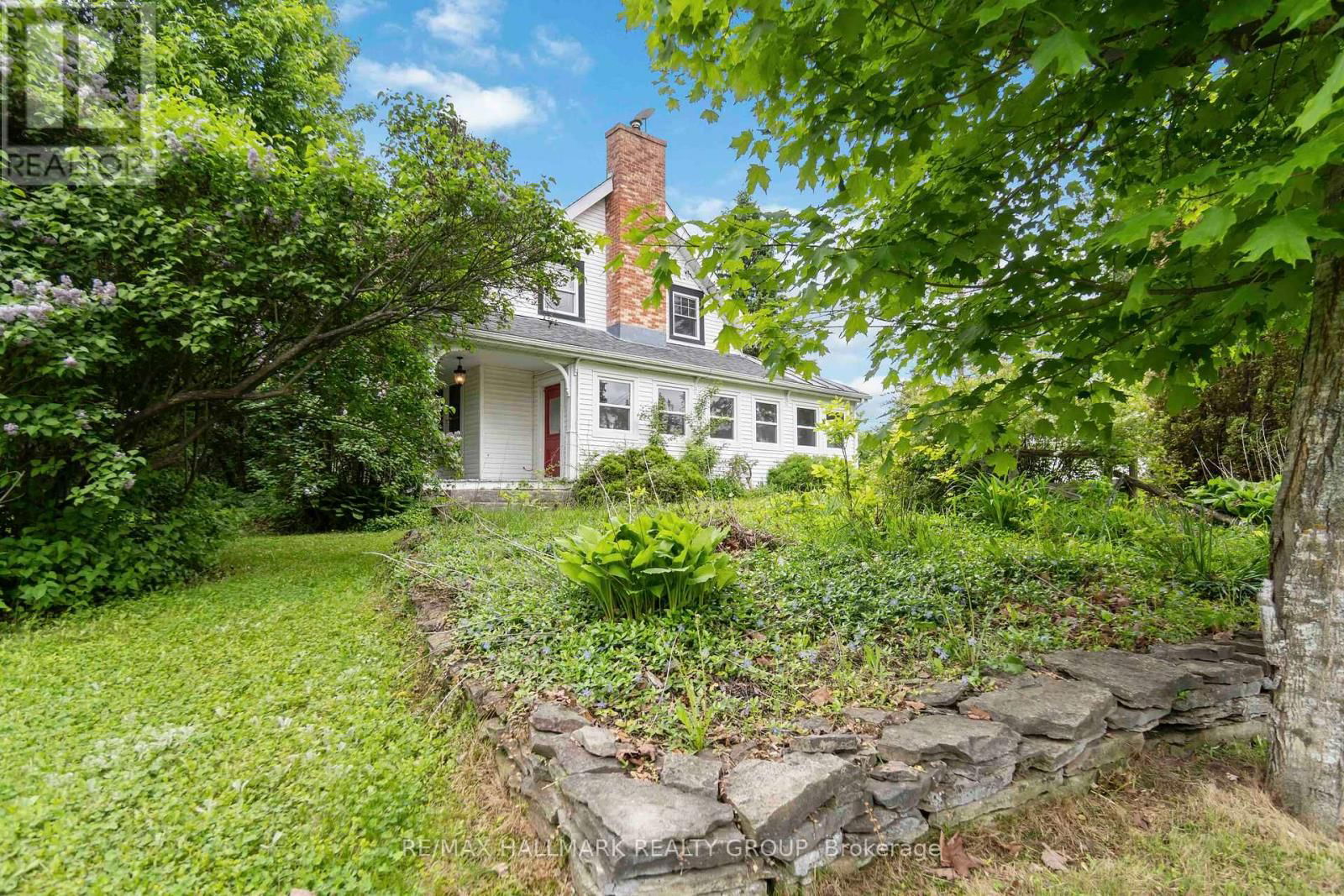 689 FRONT ROAD WEST Image 35