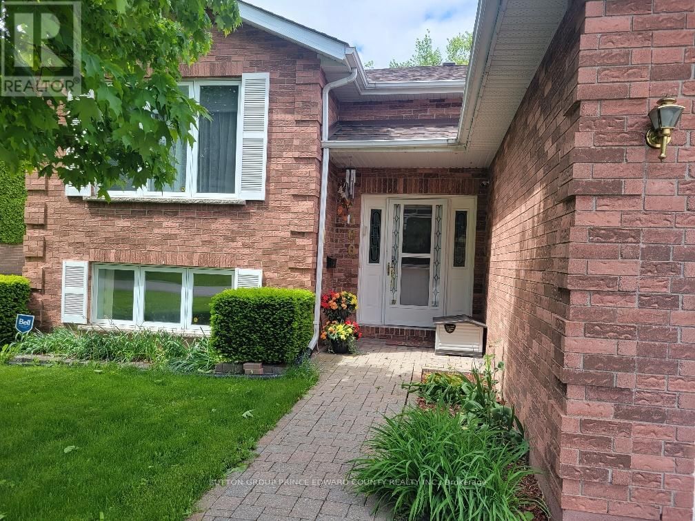 100 SELENA AVENUE Image 1