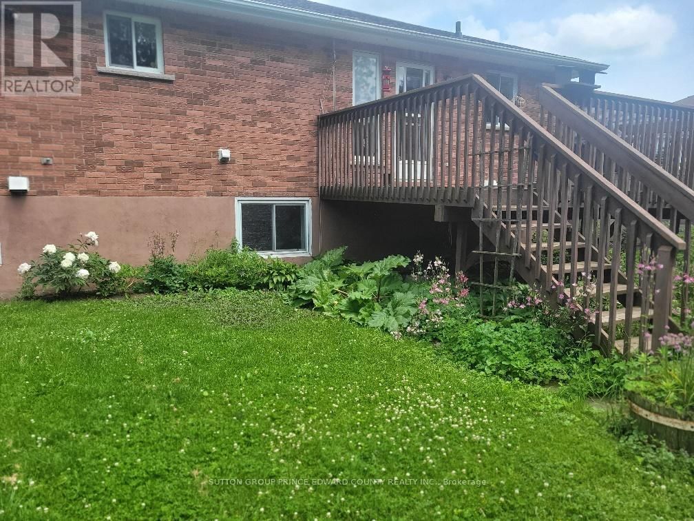 100 SELENA AVENUE Image 12
