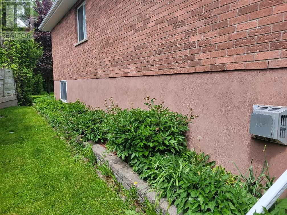 100 SELENA AVENUE Image 13