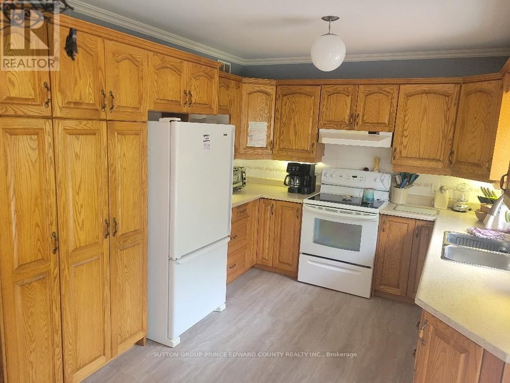 100 SELENA AVENUE Image 14