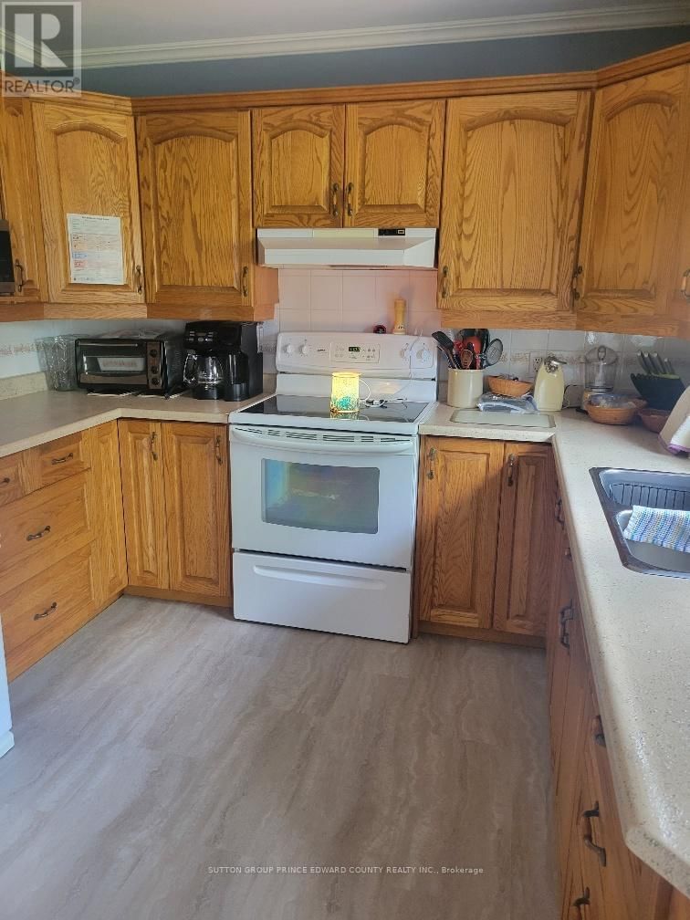 100 SELENA AVENUE Image 15