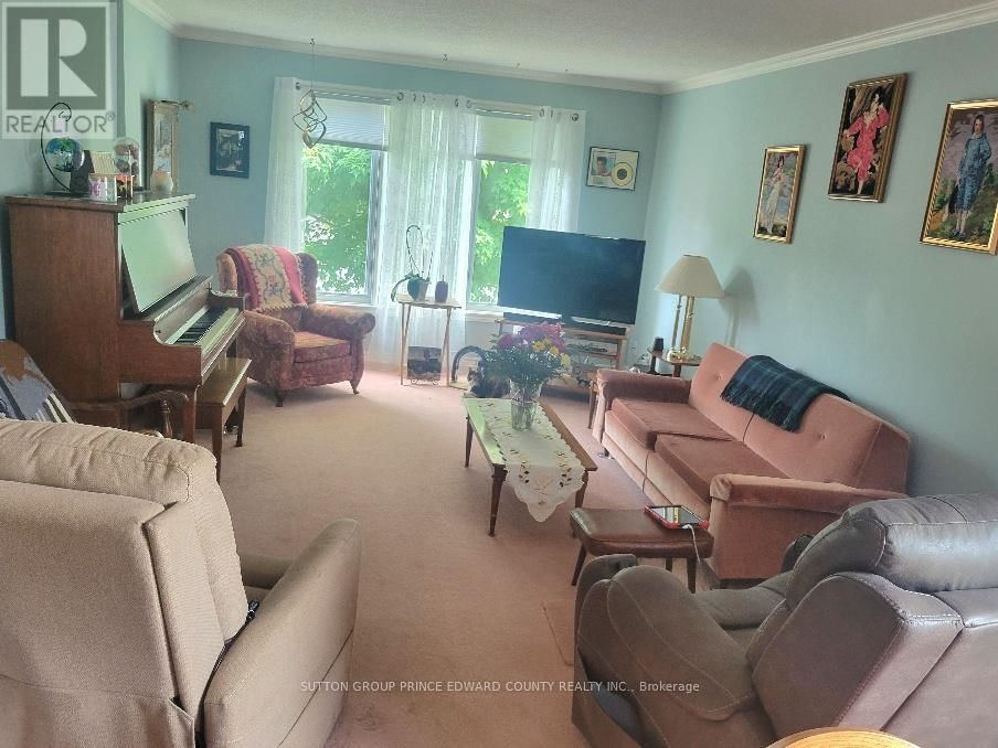 100 SELENA AVENUE Image 19