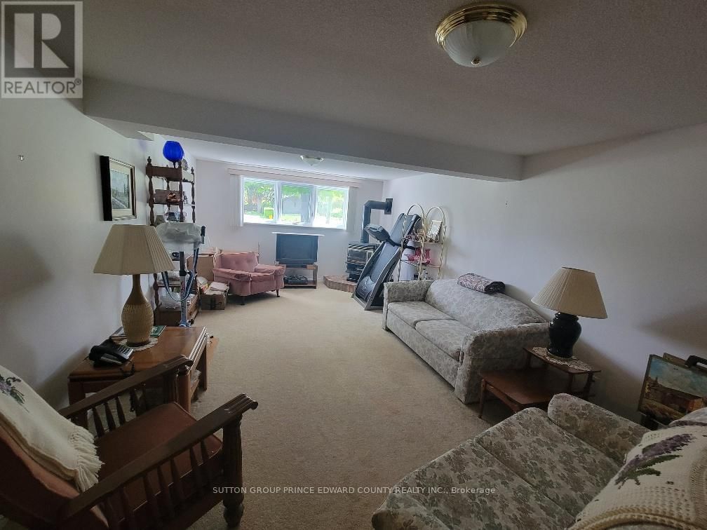 100 SELENA AVENUE Image 24