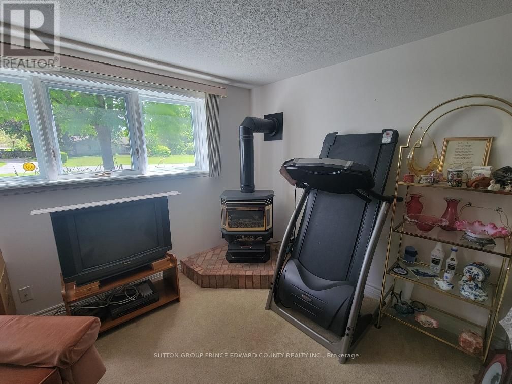 100 SELENA AVENUE Image 25