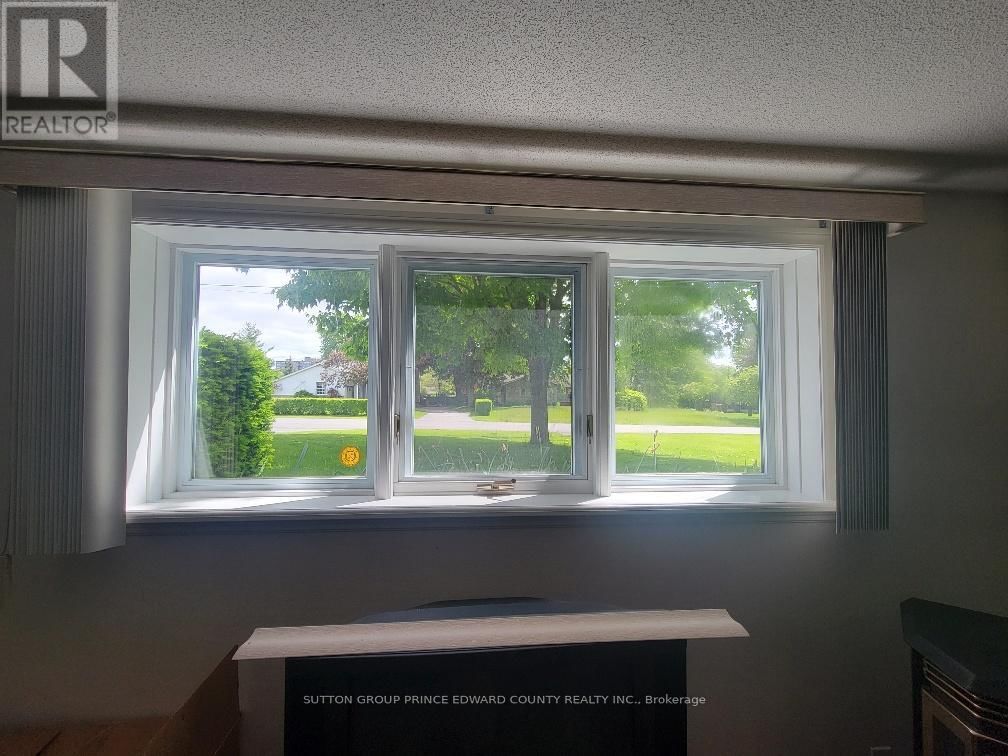 100 SELENA AVENUE Image 26