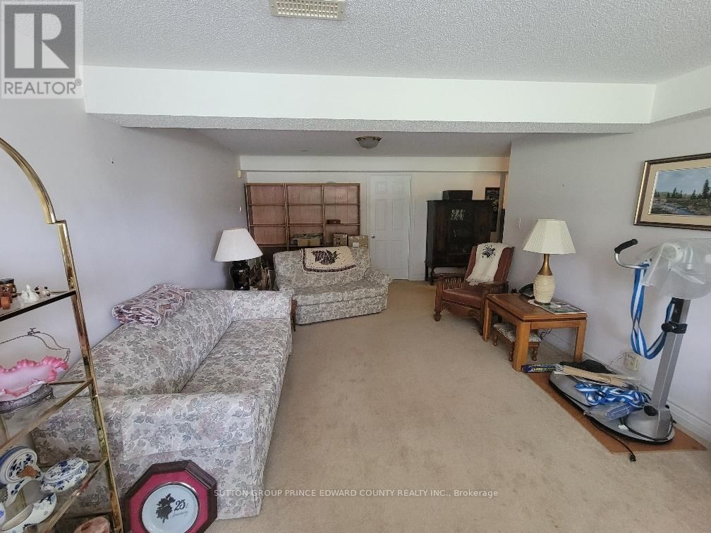 100 SELENA AVENUE Image 27