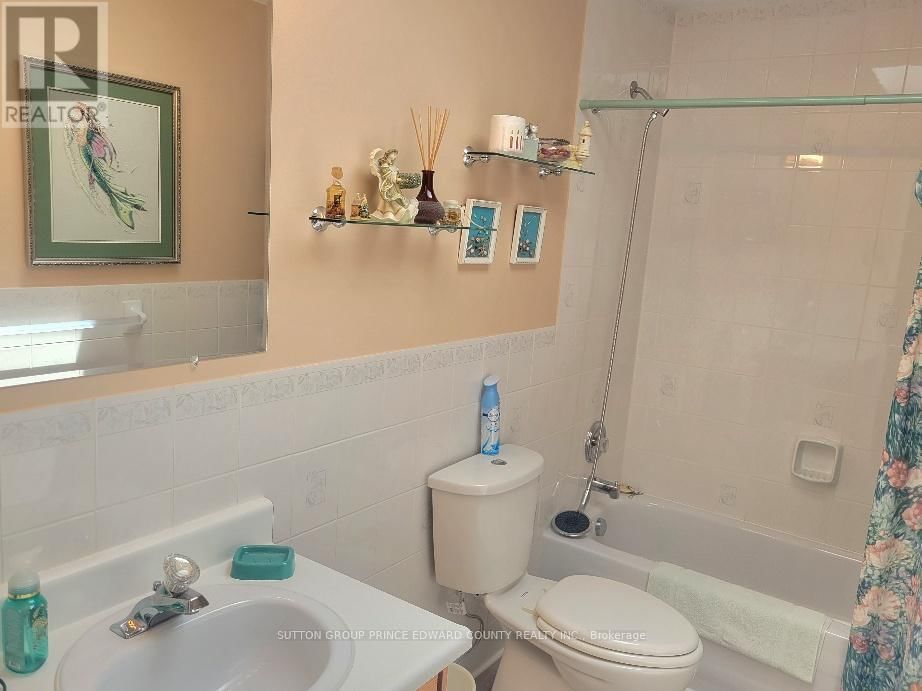 100 SELENA AVENUE Image 31