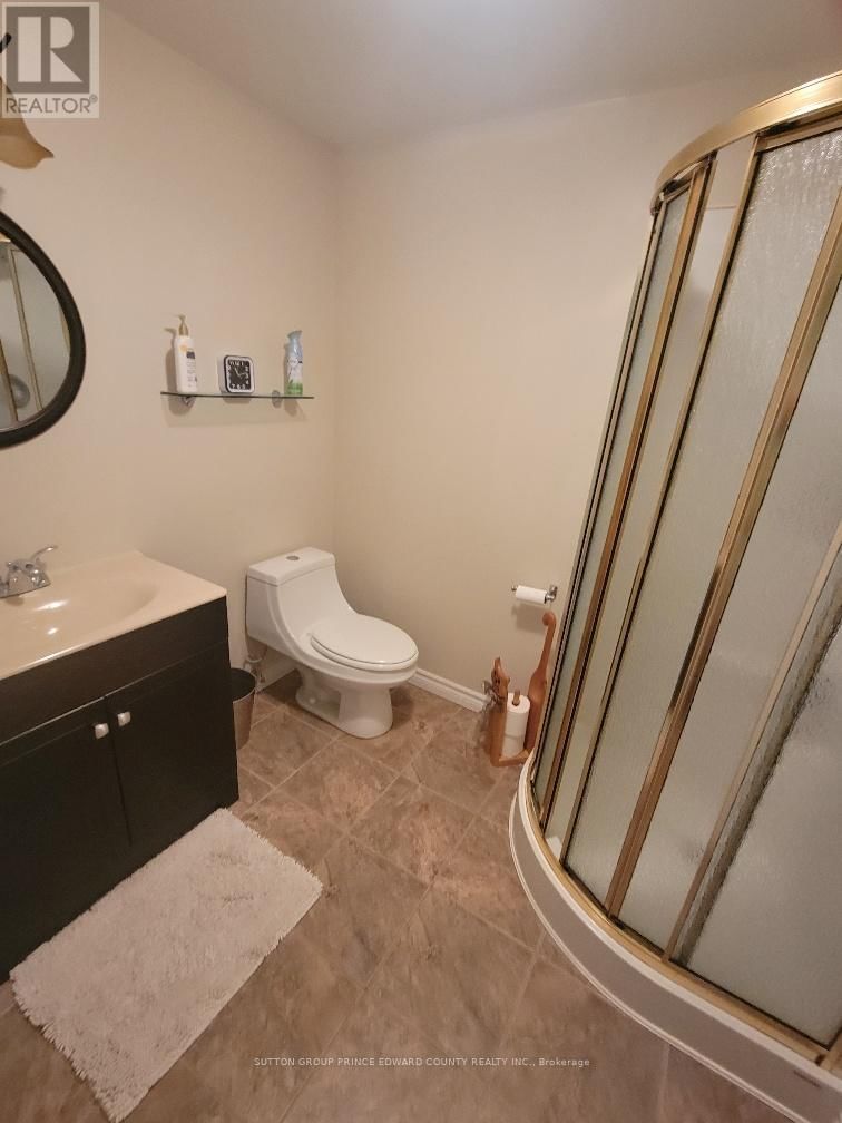 100 SELENA AVENUE Image 32